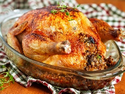 Пълнено пиле с булгур, стафиди и зеленчуци на фурна - снимка на рецептата